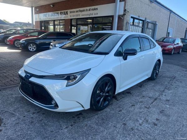 Toyota Corolla Saloon, Petrol Hybrid, 2021, White