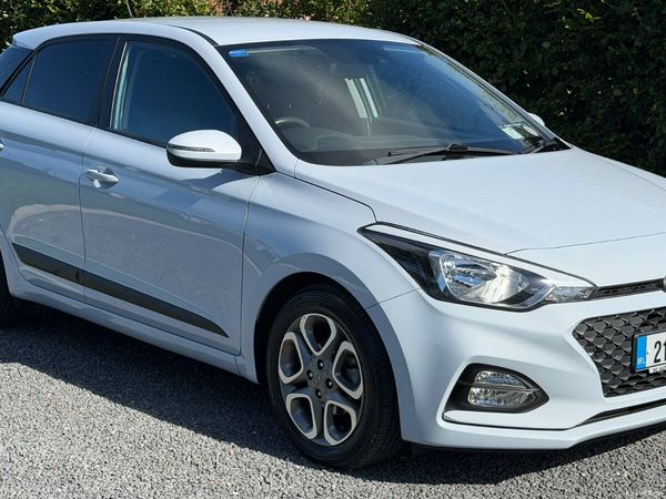 Hyundai i20 Hatchback, Petrol, 2021, Blue
