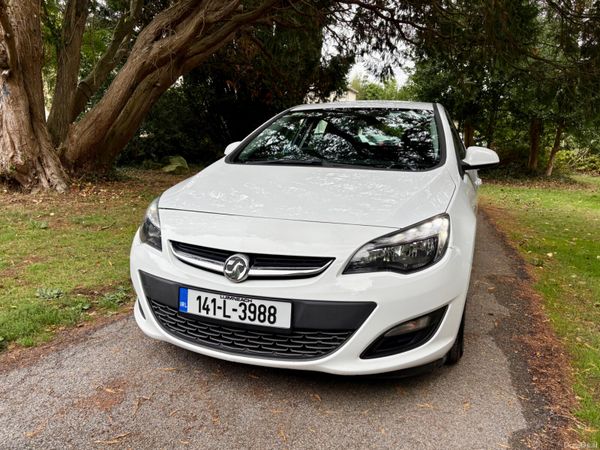 Vauxhall Astra Hatchback, Diesel, 2014, White