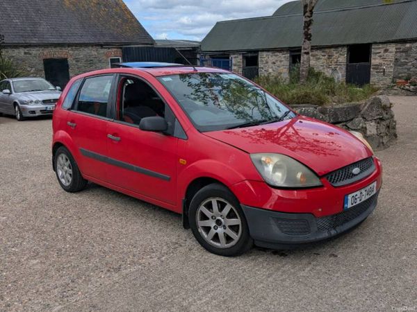 Ford Fiesta Hatchback, Petrol, 2006, Red