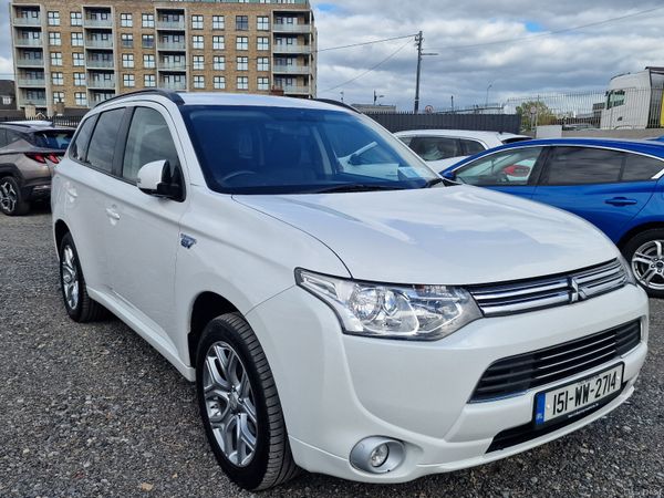 Mitsubishi Outlander SUV, Petrol Plug-in Hybrid, 2015, White