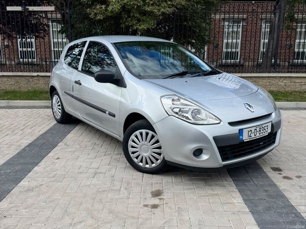 Renault Clio Hatchback, Petrol, 2012, Silver