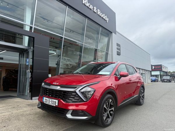 Kia Sportage MPV, Diesel Hybrid, 2023, Red