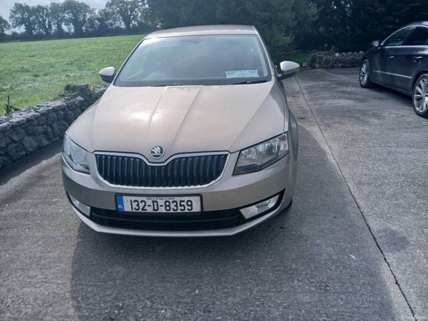 Skoda Octavia Saloon, Diesel, 2013, Beige