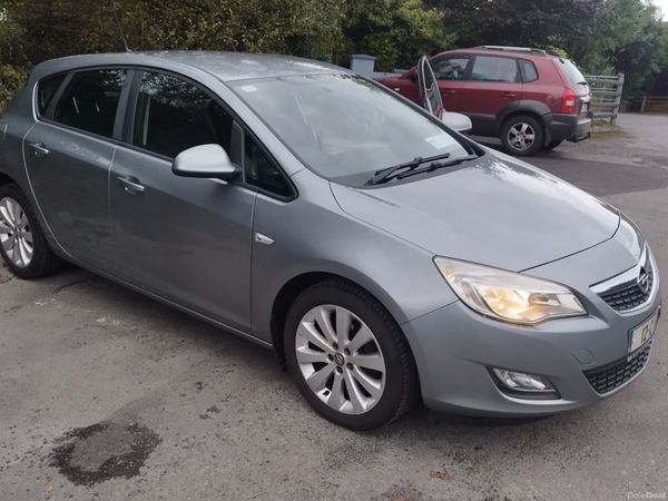 Opel Astra MPV, Petrol, 2012, Silver