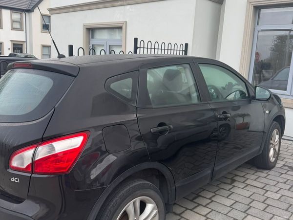 Nissan Qashqai Hatchback, Diesel, 2014, Black
