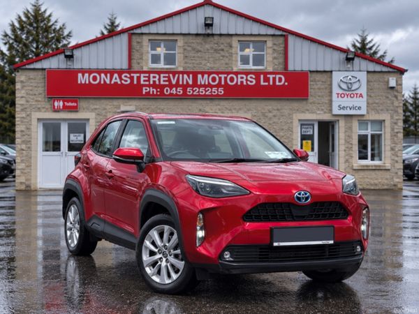 Toyota Yaris Cross SUV, Petrol Hybrid, 2023, Red