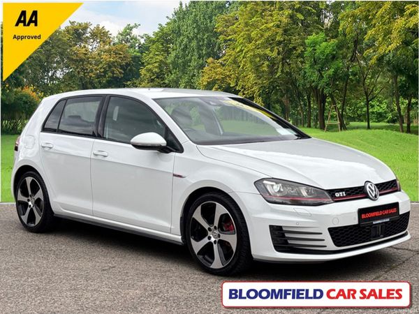 Volkswagen Golf Hatchback, Petrol, 2015, White