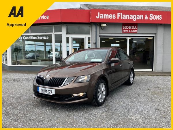 Skoda Octavia Hatchback, Diesel, 2019, Brown