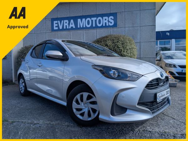 Toyota Yaris Hatchback, Petrol Hybrid, 2021, Silver
