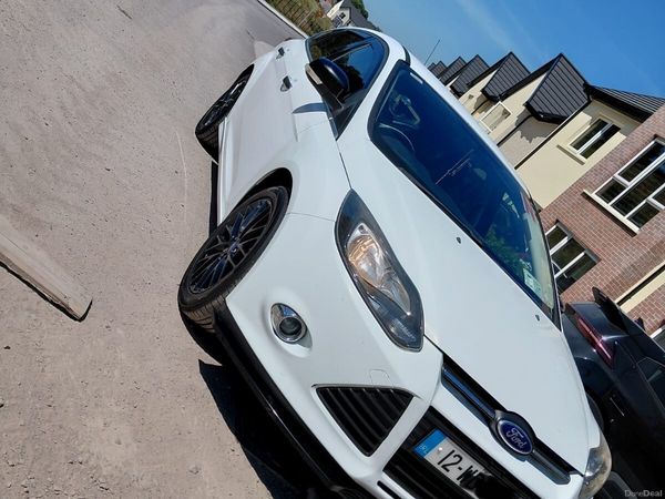 Ford Focus Hatchback, Petrol, 2012, White