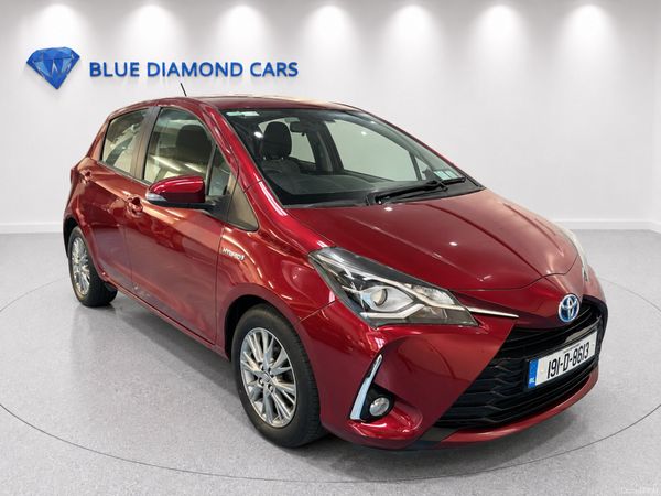 Toyota Yaris MPV, Petrol Hybrid, 2019, Red