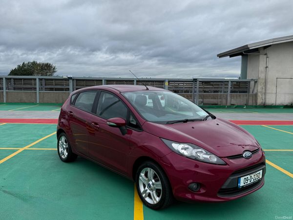 Ford Fiesta Hatchback, Petrol, 2009, Red