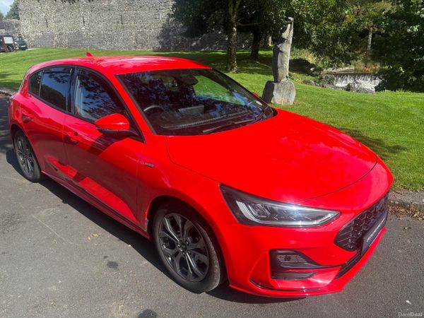 Ford Focus Hatchback, Diesel, 2025, Red