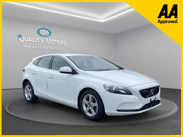 Volvo V40 Hatchback, Petrol, 2015, White