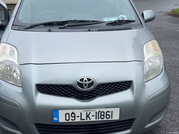 Toyota Yaris Hatchback, Petrol, 2009, Silver