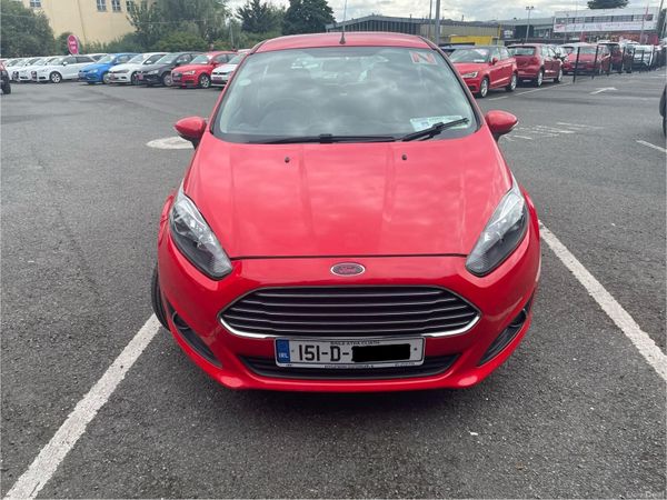 Ford Fiesta Hatchback, Petrol, 2015, Red