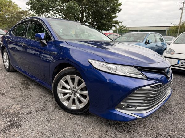 Toyota Camry Saloon, Petrol Hybrid, 2019, Blue