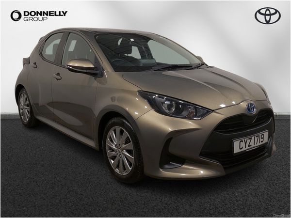 Toyota Yaris Hatchback, Petrol Hybrid, 2023, Bronze