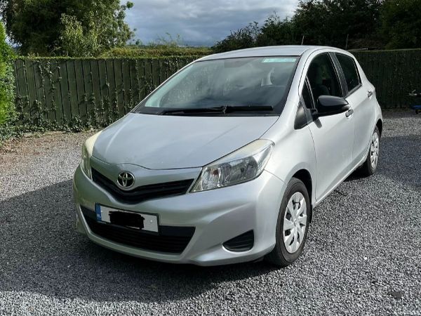 Toyota Yaris Hatchback, Petrol, 2014, Silver