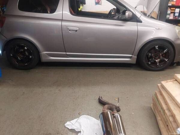 Toyota Yaris Hatchback, Petrol, 2001, Grey