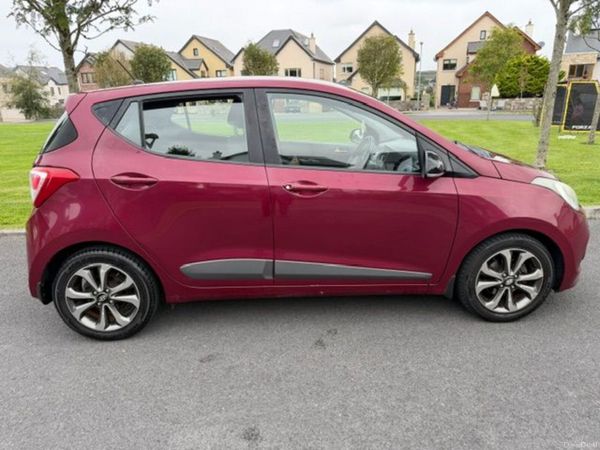 Hyundai i10 Hatchback, Petrol, 2014, Red