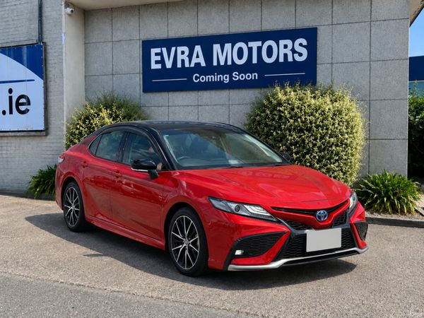 Toyota Camry Saloon, Petrol Hybrid, 2021, Red