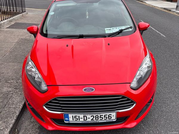 Ford Fiesta Hatchback, Petrol, 2015, Red