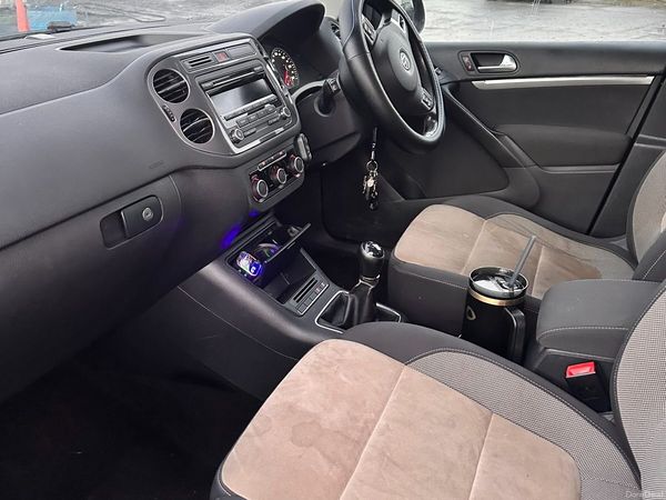 Volkswagen Tiguan SUV, Diesel, 2012, Black