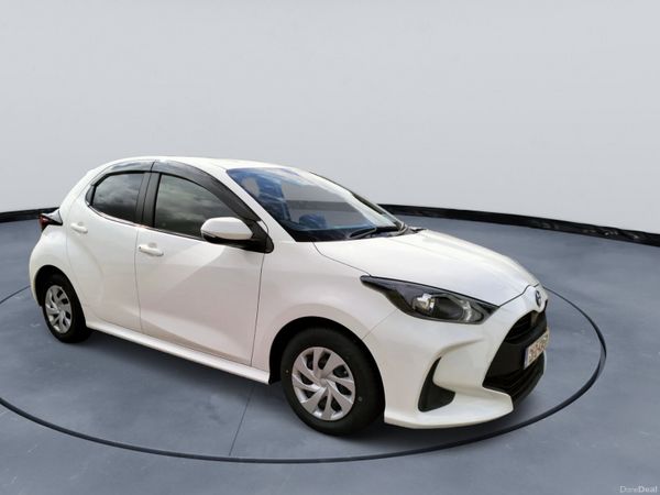 Toyota Yaris Hatchback, Petrol Hybrid, 2021, White