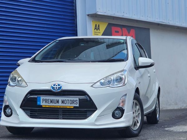 Toyota Aqua Hatchback, Petrol Hybrid, 2015, White