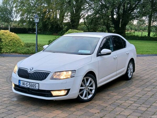 Skoda Octavia Hatchback, Diesel, 2014, White