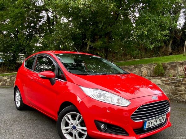 Ford Fiesta Hatchback, Petrol, 2015, Red