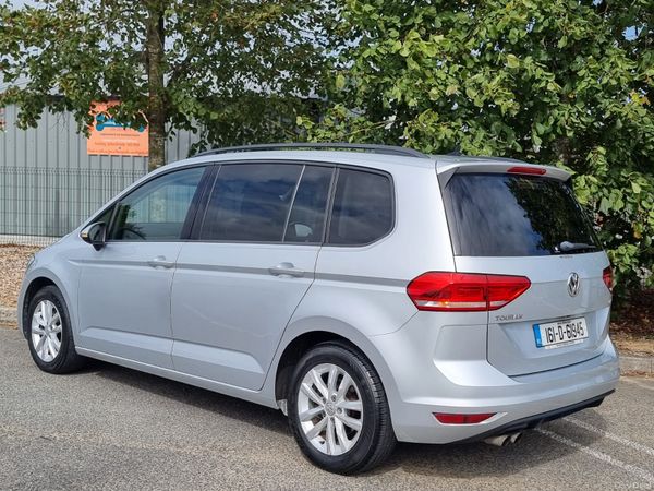 Volkswagen Touran MPV, Petrol, 2016, Silver