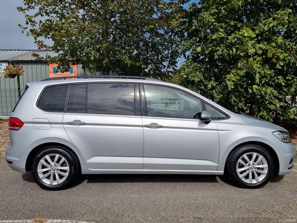 Volkswagen Touran MPV, Petrol, 2016, Silver