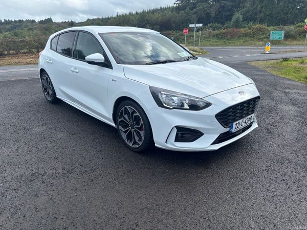Ford Focus Hatchback, Petrol Hybrid, 2022, White