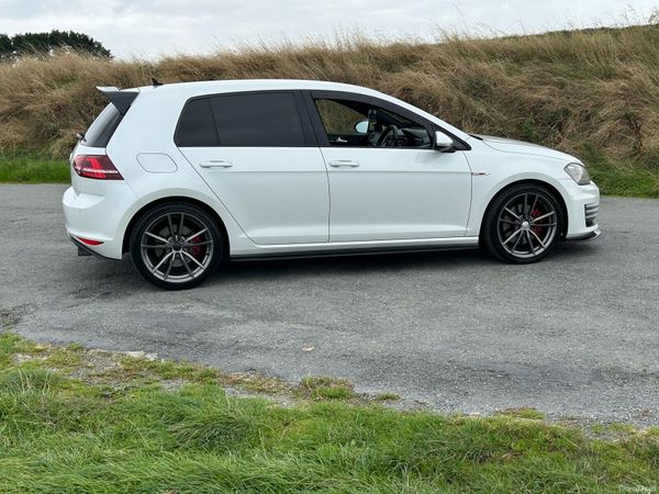 Volkswagen Golf Hatchback, Petrol, 2015, White