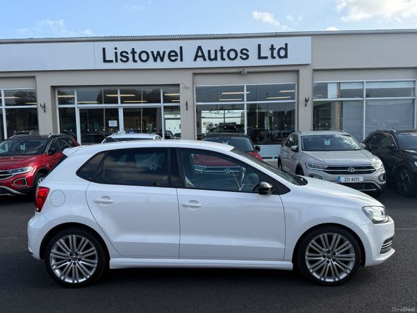 Volkswagen Polo Hatchback, Petrol, 2014, White