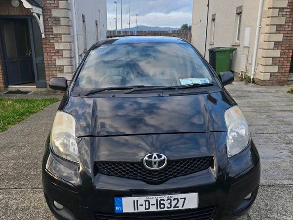 Toyota Yaris Hatchback, Petrol, 2011, Black