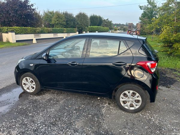 Hyundai i10 Hatchback, Petrol, 2015, Black
