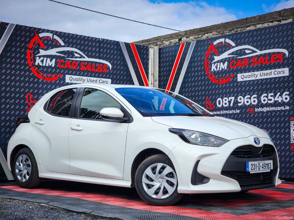 Toyota Yaris Hatchback, Petrol Hybrid, 2023, White