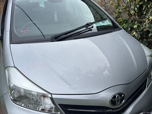 Toyota Yaris Hatchback, Petrol, 2013, Silver