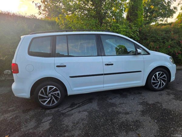 Volkswagen Touran MPV, Diesel, 2013, White