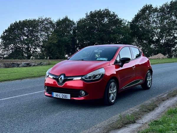 Renault Clio Hatchback, Petrol, 2014, Red