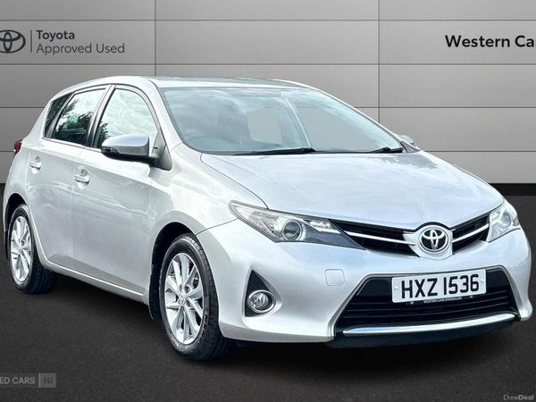 Toyota Auris Hatchback, Diesel, 2015, Silver