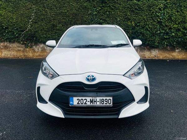 Toyota Yaris Hatchback, Petrol Hybrid, 2020, White