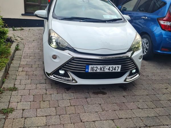 Toyota Aqua Hatchback, Petrol Hybrid, 2016, White