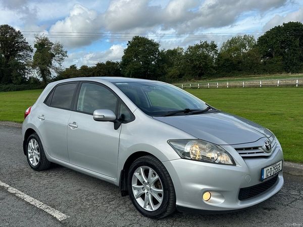 Toyota Auris Hatchback, Diesel, 2012, Silver
