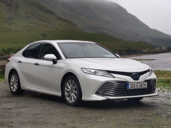 Toyota Camry Saloon, Petrol Hybrid, 2020, White