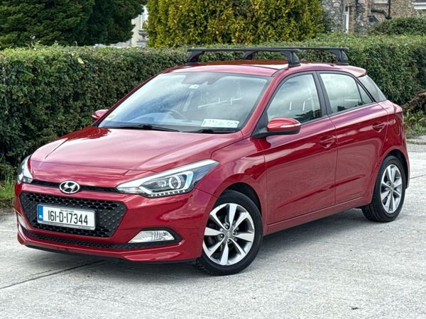 Hyundai i20 Hatchback, Petrol, 2016, Red